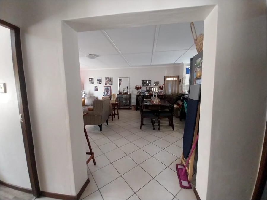 5 Bedroom Property for Sale in Rouxpark Western Cape